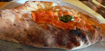 Pizza calzone ripieno (© Redaktion - Portanapoli.com)