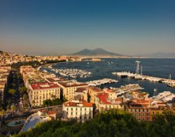 Panorama von Neapel mit Vesuv vom Belvedere di Sant'Antonio (© Portanapoli.com)