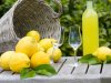 Limoncello kann man auch selbst aus Zitronen machen (© Gudrun - Fotolia.com)