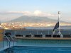 Bei der Einfahrt in den Hafen von Neapel hat man den Vesuv stets im Blick (© Redaktion - Portanapoli.com)