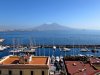 Blick auf den Hafen Santa Lucia vom Castel dell'Ovo in Neapel (© Umberto - Portanapoli.com)