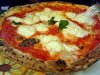 Originale Pizza Margherita aus Neapel - die Redaktion beneidet den "Gabelbesitzer" (© Bruno -Portanapoli.com)