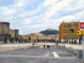 Die L6 hält auch an der Piazza Municipio (@ portanapoli.com)