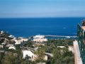 Von der Aussichtsterrasse neben der Seilbahn blickt man über Capri (© Redaktion - Portanapoli.com)