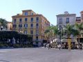 Piazza Tasso in Sorrent (@ portanapoli.com)