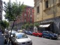 Nicht nur in der Via Duomo sind die Parkplätze in Napoli knapp (© Umberto - Portanapoli.com)