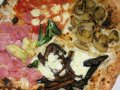 So sieht eine Pizza Quattro Stagioni in Napoli aus (© Redaktion Portanapoli.com) 