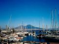 Vom Yachthafen Borgo Marinari in Neapel hat man einen schönen Blick auf den Vesuv