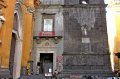 Eingang zum Complesso Monumentale San Lorenzo Maggiore in Neapel (© Umberto - Portanapoli.com)