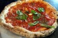 Neapolitanische Pizza mit frischen Tomaten und Oregano (© Redaktion - Portanapoli.com)