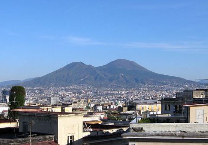 Der Vesuv in Neapel (© Portanapoli.com)