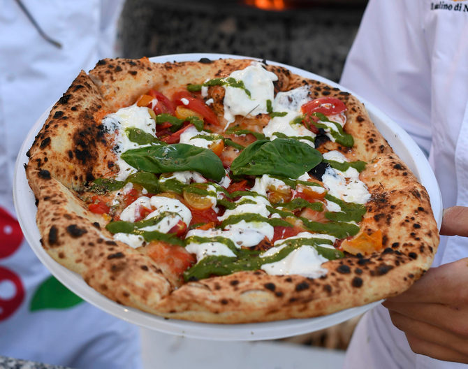 Pizza auf dem Fest Pizza Village in Neapel (© Napoli Pizza Village)