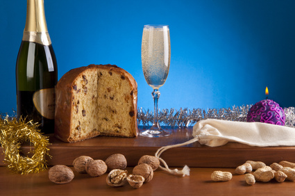An Silvester gibt es ein Glas Sekt mit Panettone (© Lionello Rovati – Fotolia.com)