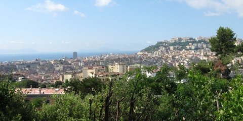 Vom Schlosspark Capodimonte kann man bis zum Meer blicken (© Redaktion - Portanapoli.com)