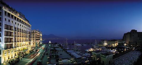 Grand Hotel Vesuvio in Neapel: Luxus und Geschichte