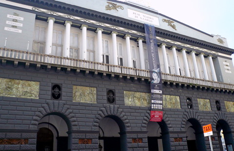 Das prächtige Opernhaus Teatro San Carlo in Neapel