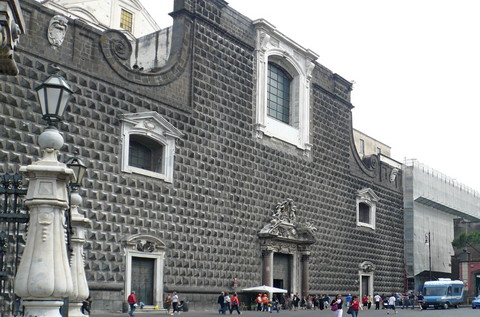 Phantastisches Geheimnis der Kirche Gesù Nuovo in Neapel