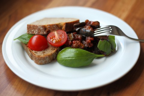 Frittierte Auberginen mit Tomaten – Melanzane a fungetiello
