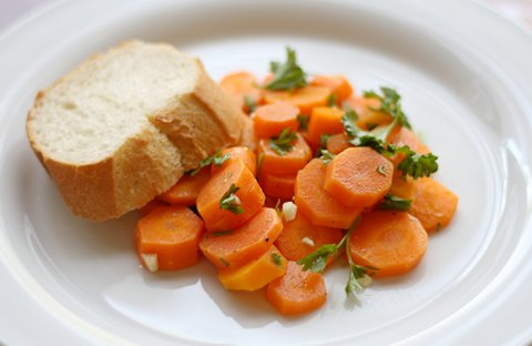 Salat aus gekochten Karotten (Insalata di carote)
