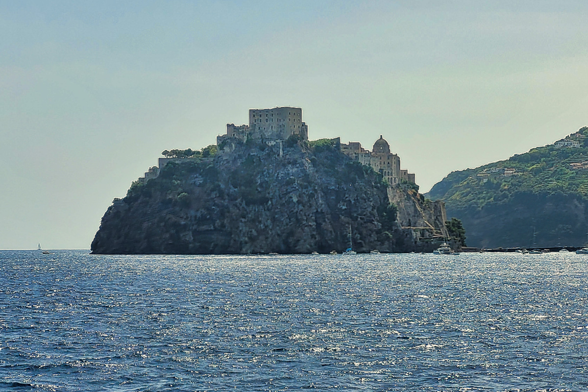 Castello Aragonese auf Ischia (© portanapoli.com)