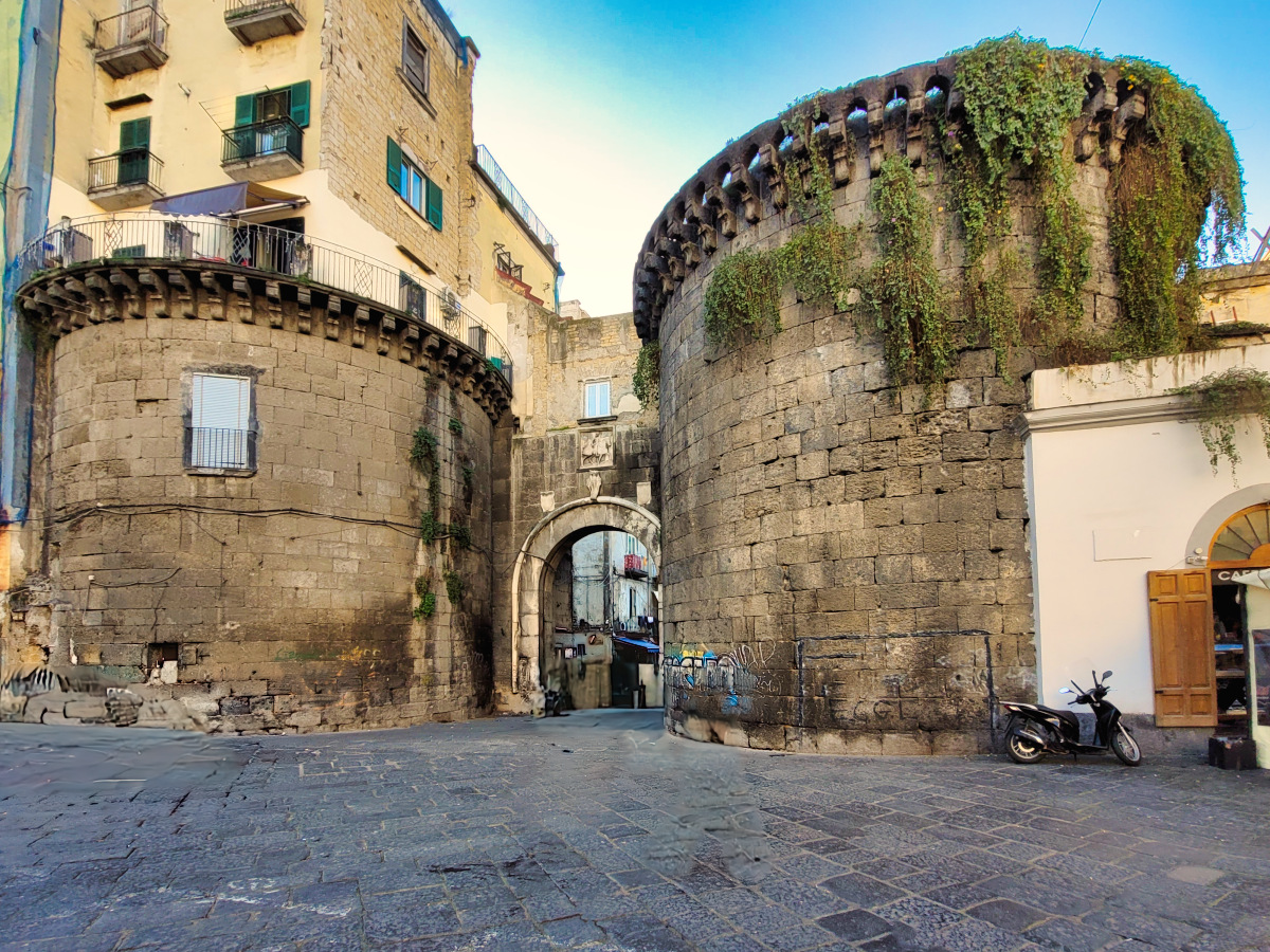 Porta Nolana @ portanapoli.com