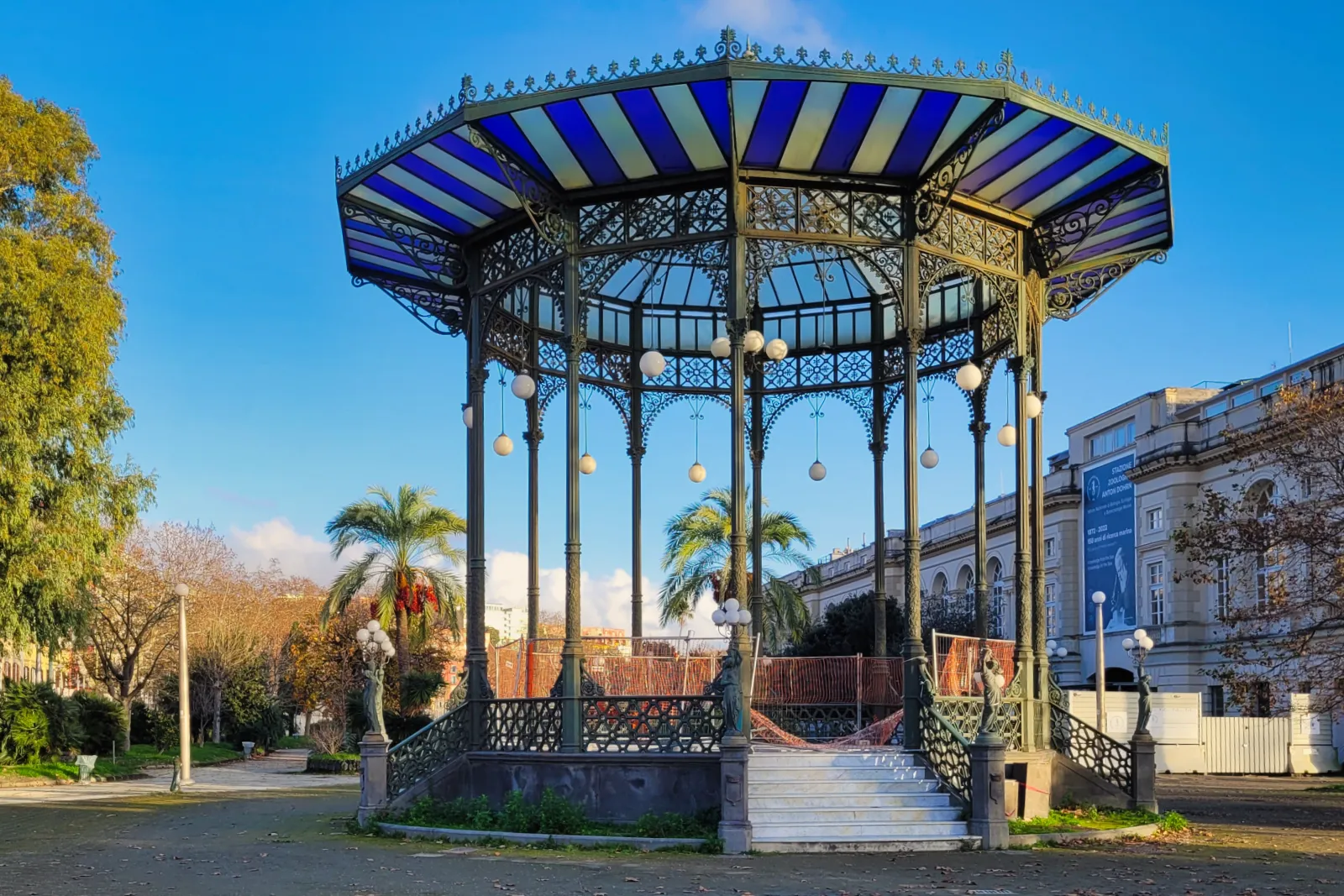 Park an der Promenade in Neapel: Villa Comunale