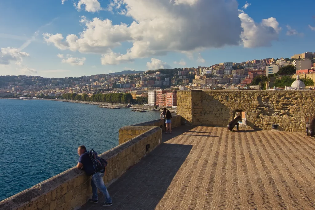 Ausblick vom Dach der Burg auf das Meer