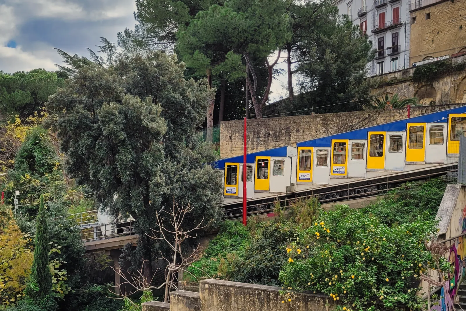 Funicolare di Montesanto in Neapel