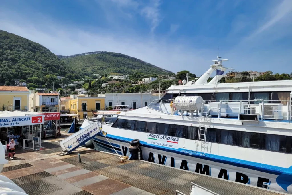 Ischia Porto: Anlegestelle für Tragflügelboote