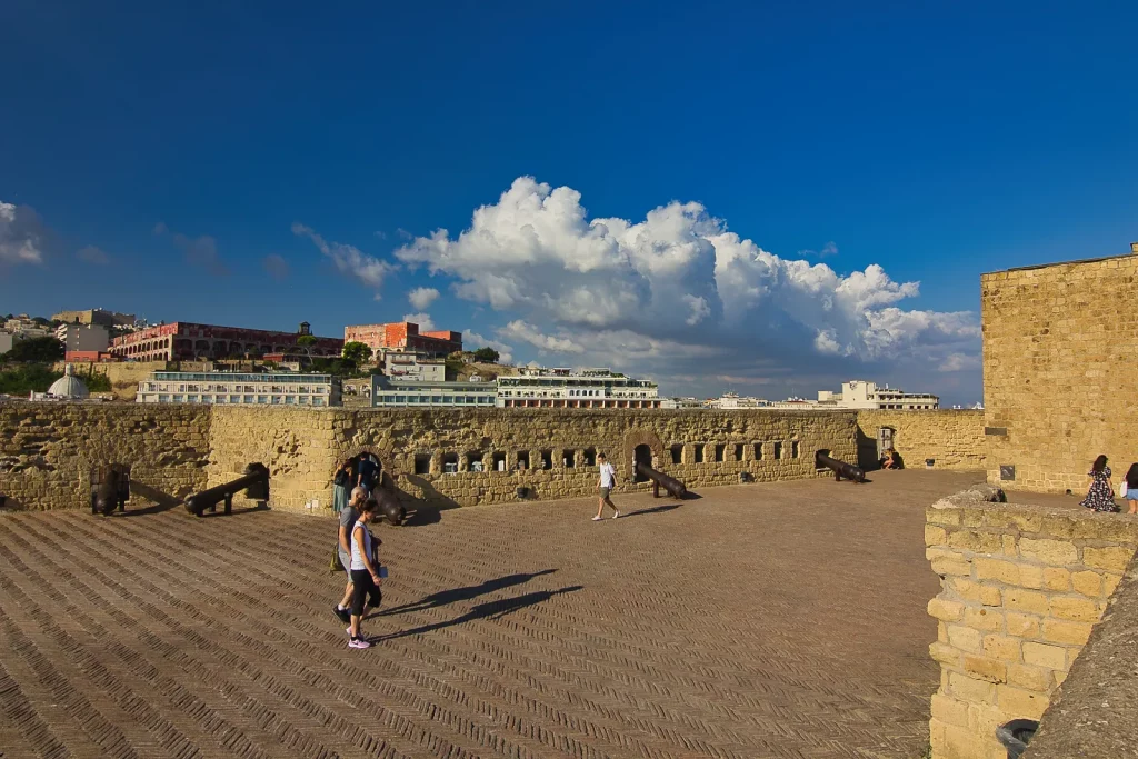 Bummel auf dem weitläufigen Dach des Castel dell'Ovo