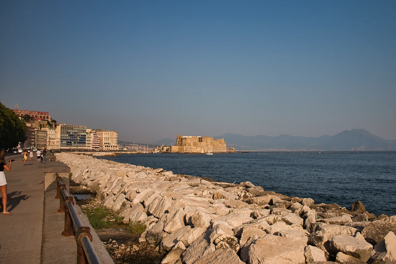 Lungomare in Neapel: Spaziergang auf der Promenade