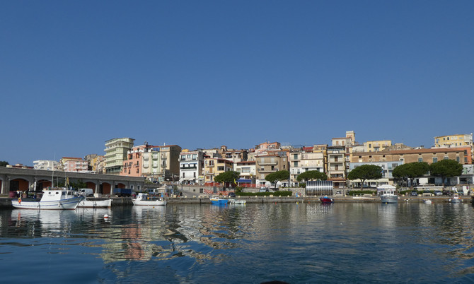 Mit dem historischen Zug „ArcheoTreno“ von Neapel ins Cilento