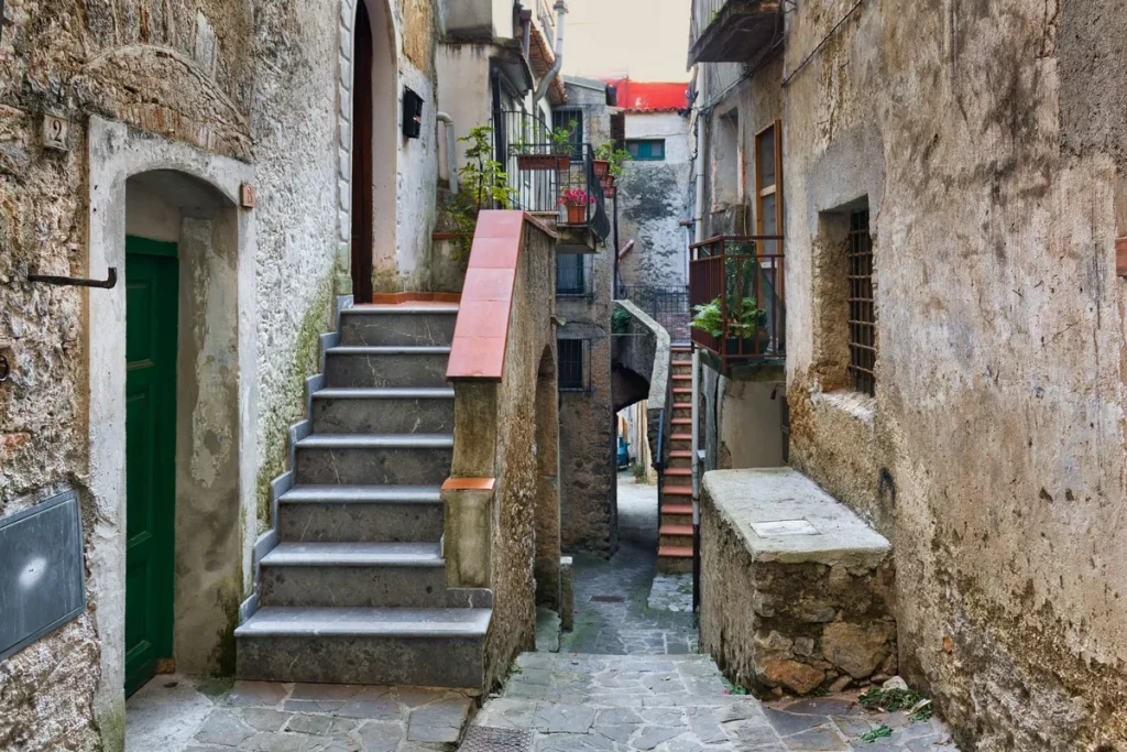Altstadt im Bergdorf Camerota