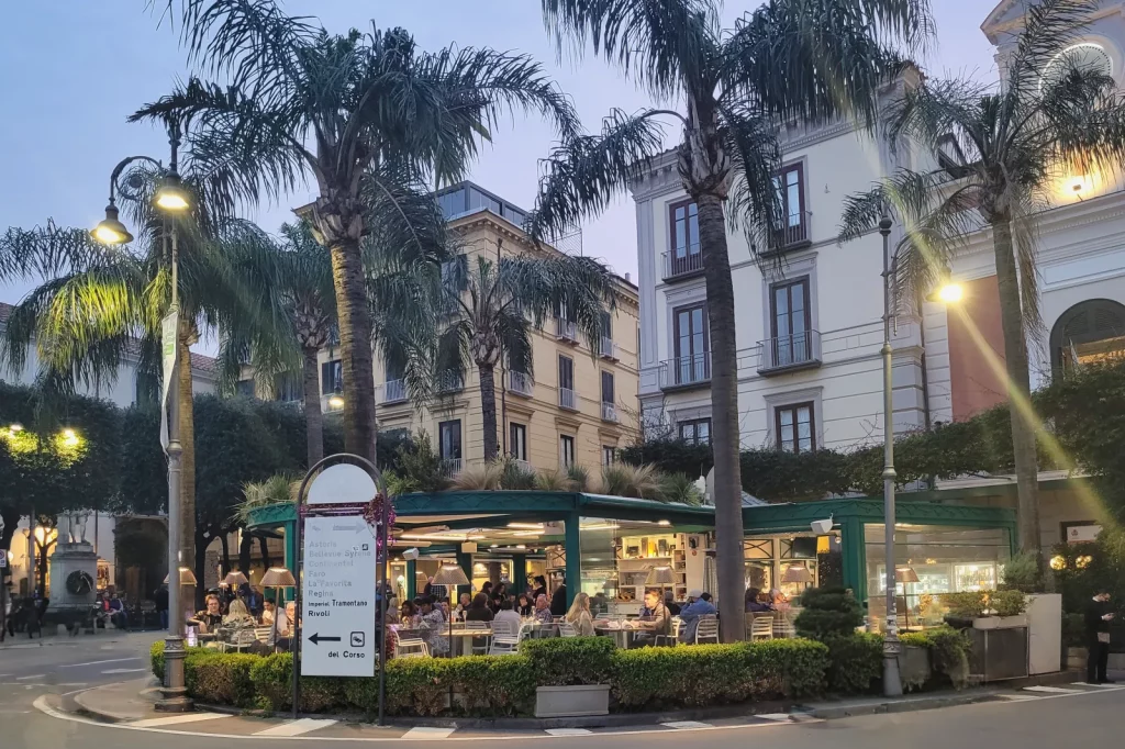 Die Piazza Tasso ist das Herz von Sorrent