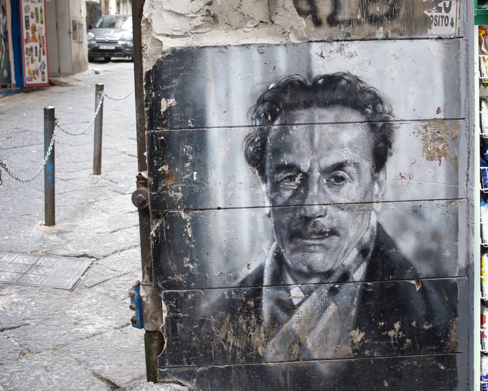 Das Murales in den Quartieri Spagnoli zeigt Eduardo de Filippo
